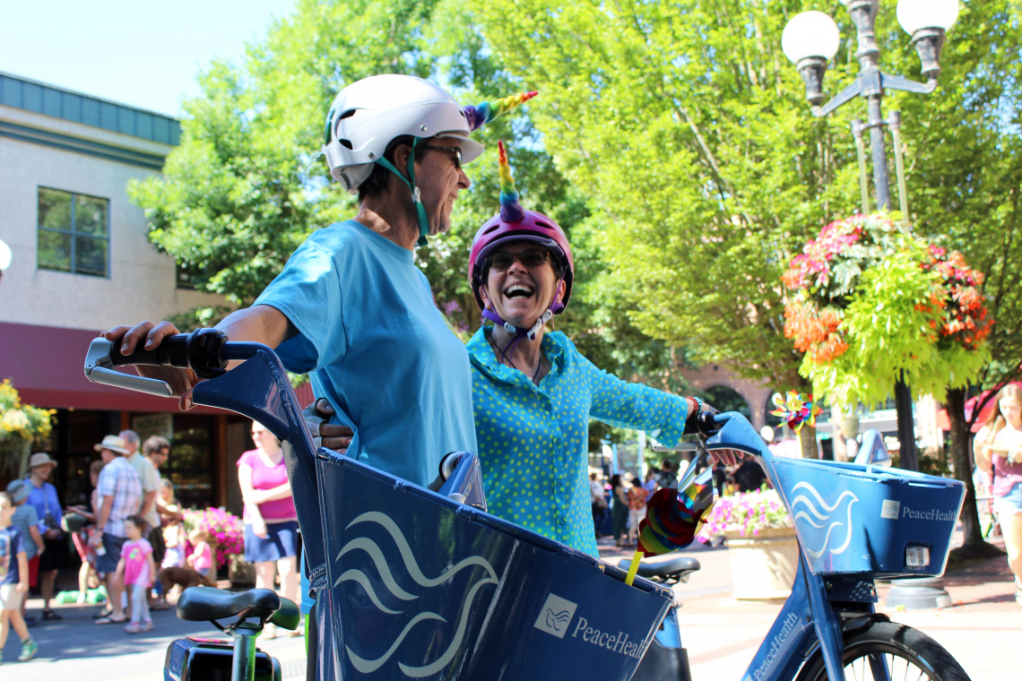 woman on electric bike with kids, e-bike