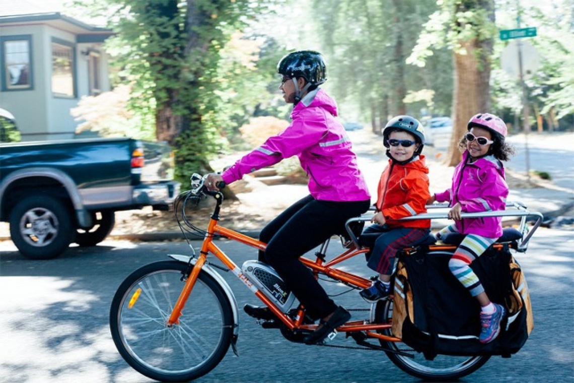 woman on electric bike with kids, e-bike